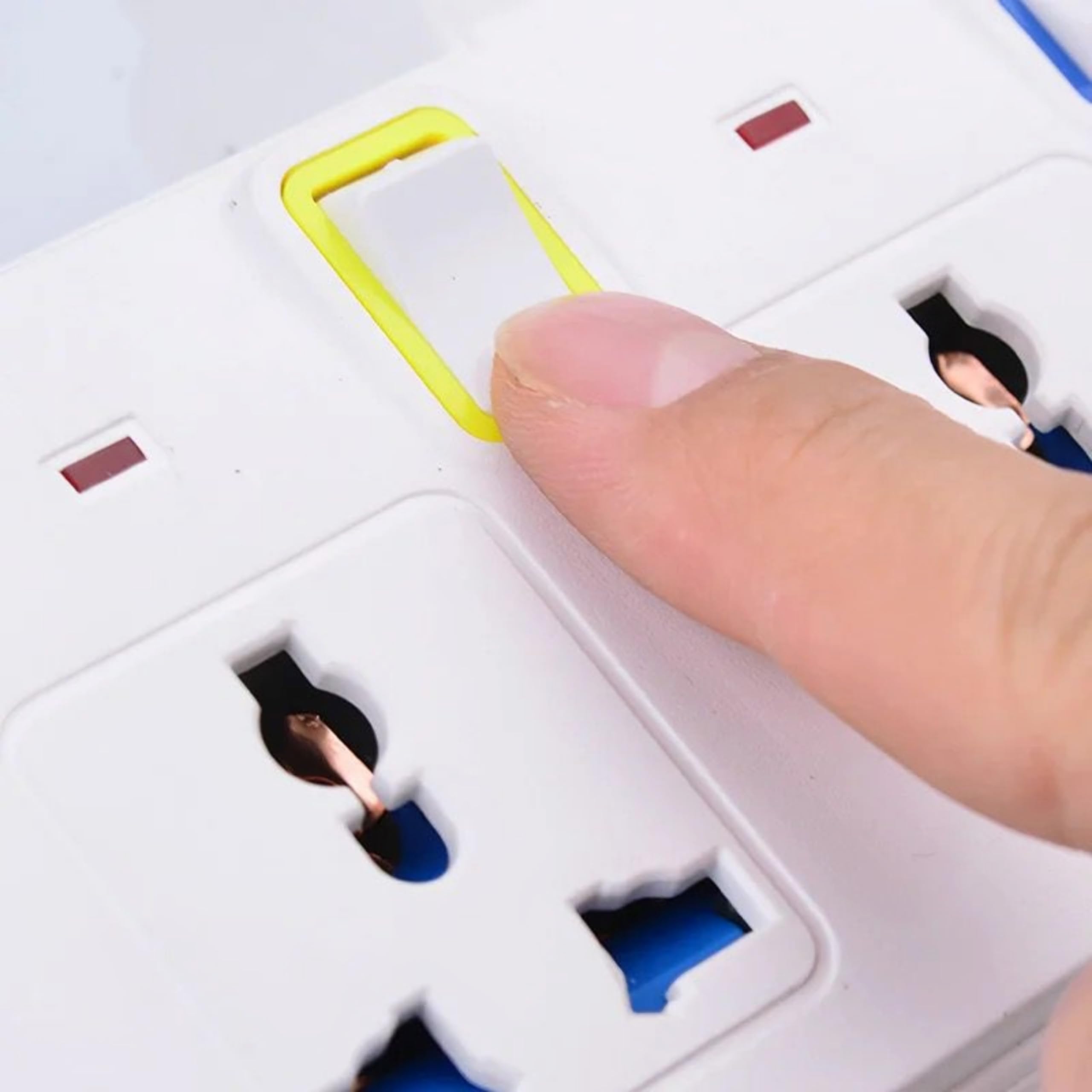 wall plug 2x13a+usb